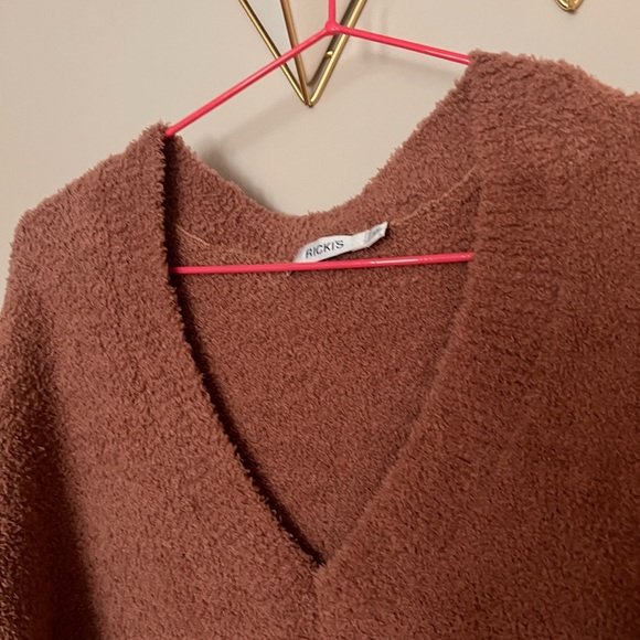 Size small oversized fluffy long sleeve V neck sweater - Picture 3 of 4